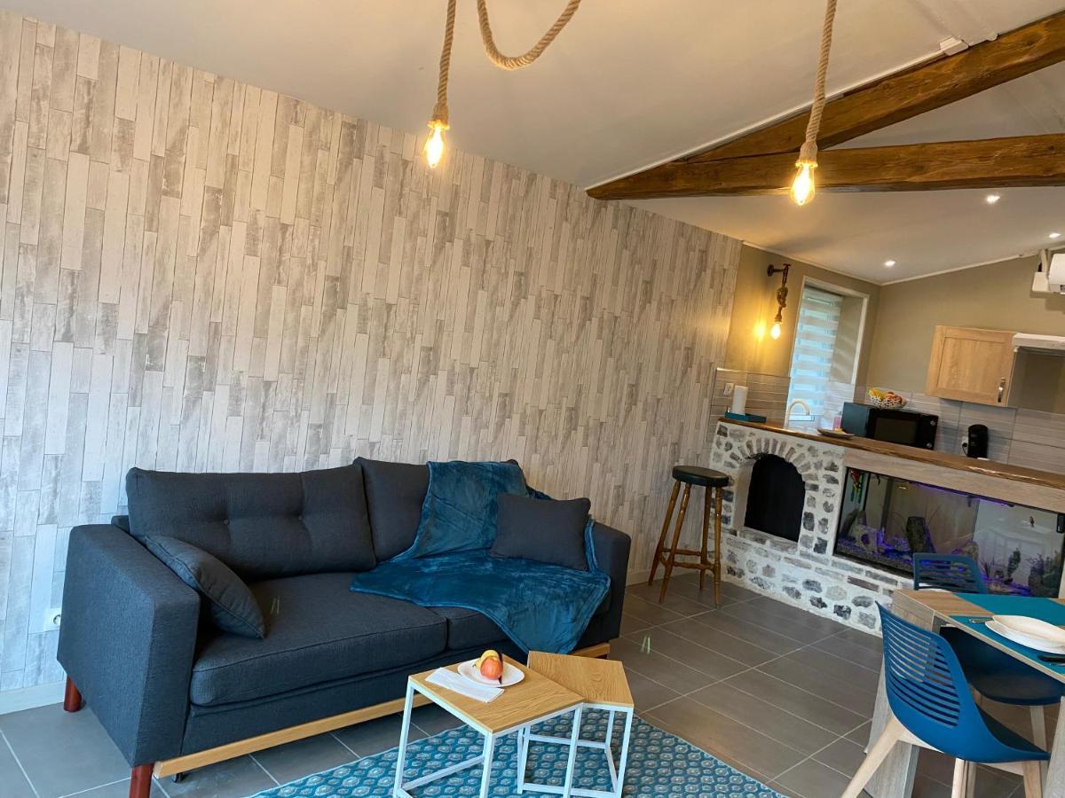 Les 4 Seasons, Agreable Gite Avec Terrasse Et Jardin La Croix Bigot Exterior photo