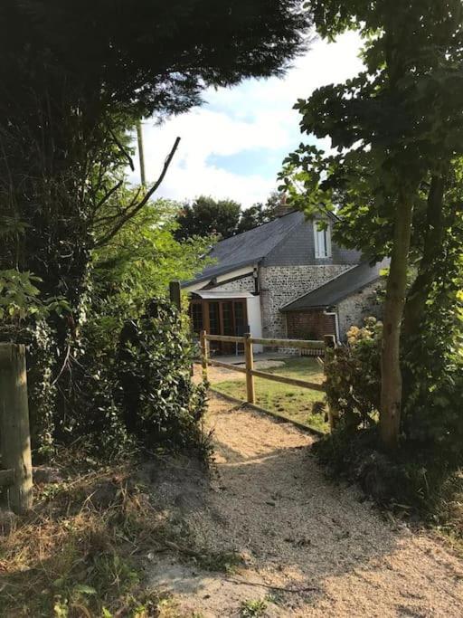 Les 4 Seasons, Agreable Gite Avec Terrasse Et Jardin La Croix Bigot Exterior photo